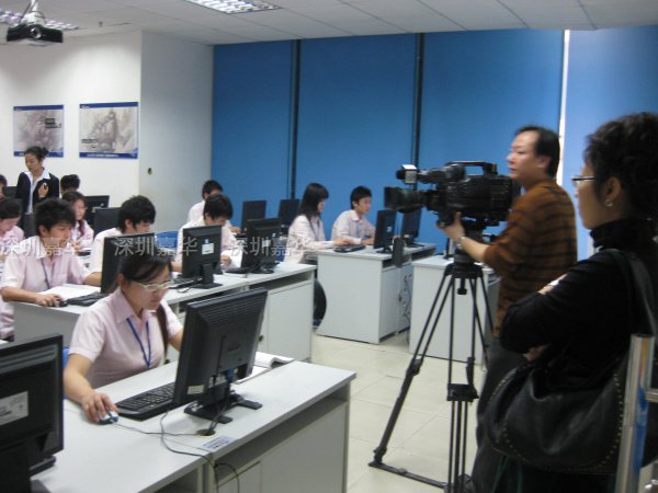 CCTV2摄制现场：嘉华学员上课