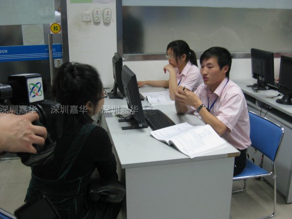CCTV2摄制现场-记者采访嘉华学员