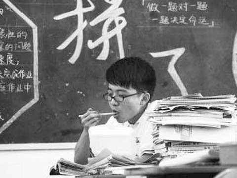 深圳嘉华学校：高考落榜生学计算机薪酬超大学生