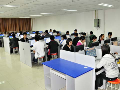 深圳嘉华学校：学计算机哪个学校好？