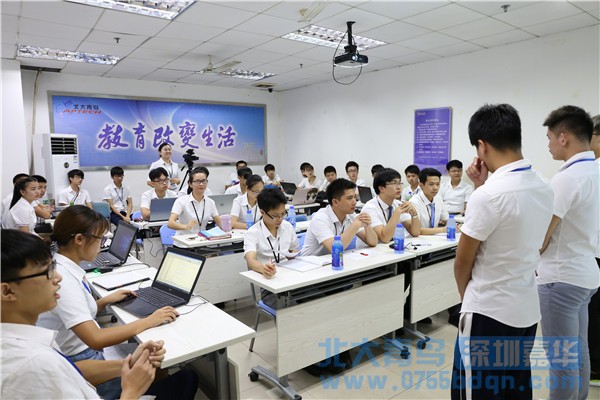 北大青鸟深圳嘉华学校T125班举行项目答辩