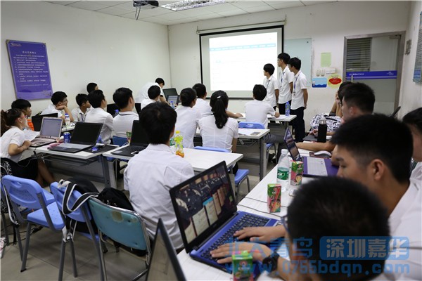 北大青鸟深圳嘉华学校T125班举行项目答辩