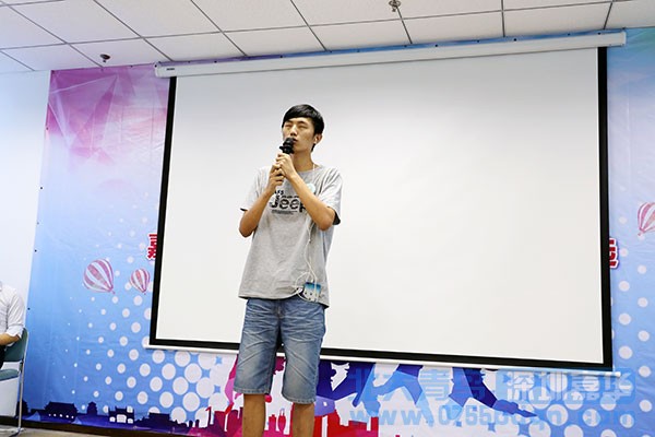 北大青鸟深圳嘉华Benet校区举行歌唱比赛