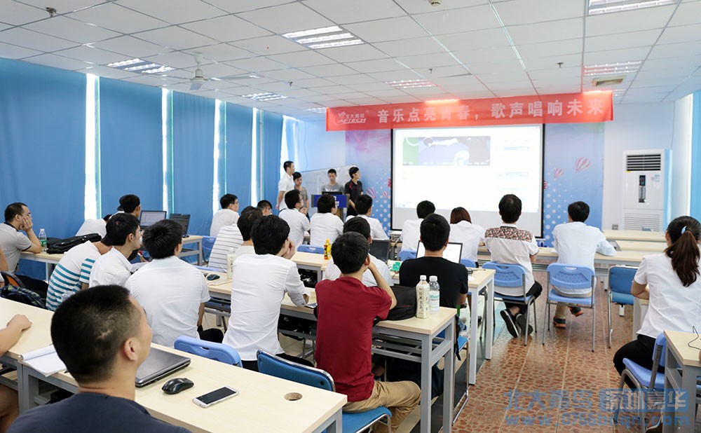 深圳嘉华软件开发专业T129和T130班举行项目答辩