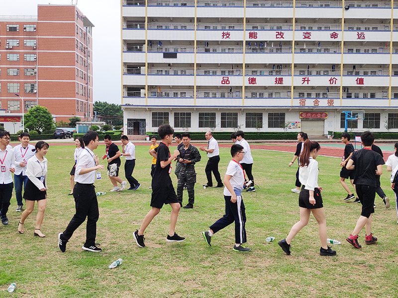 洪桥北大青鸟：北大青鸟一年学费多少？